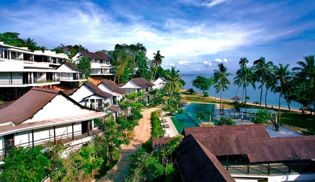 R 1152 Ajisaka’s Tirta Premier With Break Fast, Swimming Pool for children & Boat Trips in Batam