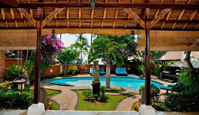 Ratna Wati villa 3 Bedroom with Pool in Senggigi
