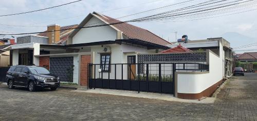 RaYa GuestHouse & Pool in Purwokerto