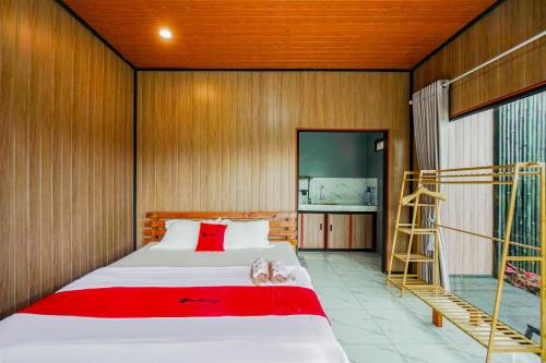 RedDoorz at ADDA Cabin Pengalengan in Palayangan