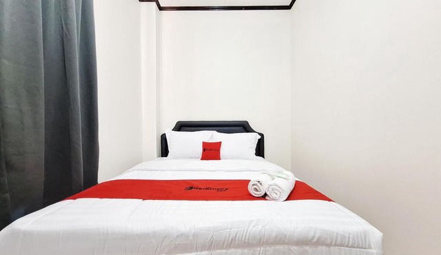 RedDoorz at Double A Guesthouse UMY in Yogyakarta