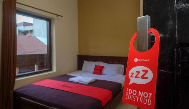 RedDoorz at Hotel Rich Parepare near Pantai Mattirotasi in Parepare