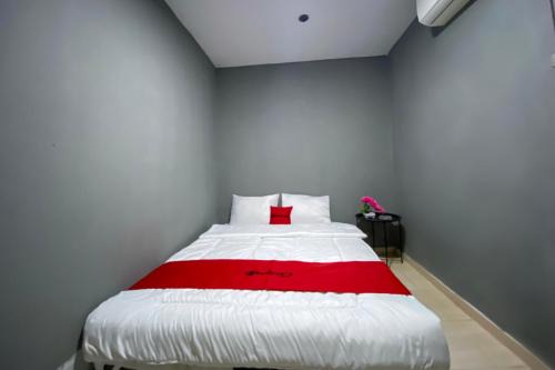 RedDoorz at Marina City Waterfront in Sekupang