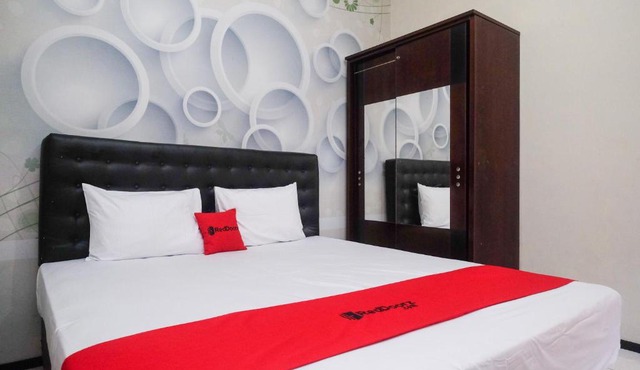 RedDoorz @ Griya Bougenville Magelang in Banyurojo