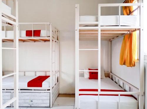 RedDoorz Hostel at Luna Bunkbed Malioboro in Jarakan