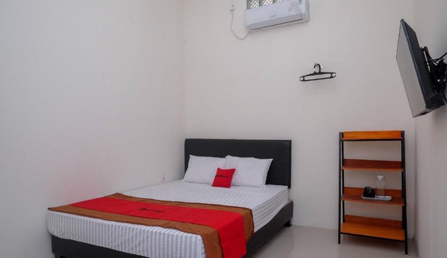 RedDoorz near Alun Alun Magelang 2 in Magelang