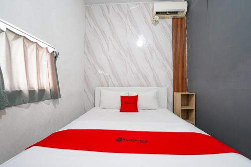 RedDoorz near Alun Alun Magetan in Magetan