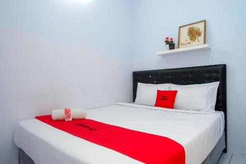 RedDoorz near Bandara Ahmad Yani Semarang in Semarang