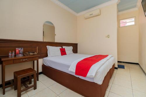 RedDoorz near Bojonegoro Train Station in Bojonegoro