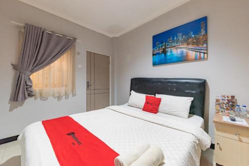 RedDoorz near Botani Square Mall in Bogor