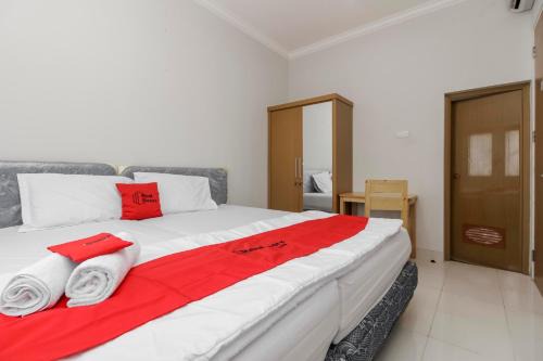 RedDoorz near Central Park Mall in Jakarta