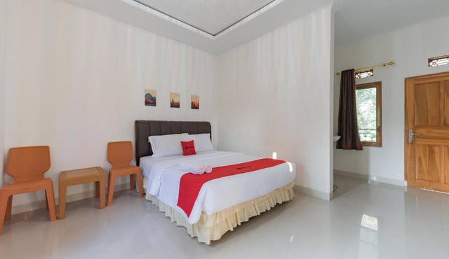 RedDoorz near Ciletuh Sukabumi in Cilowa