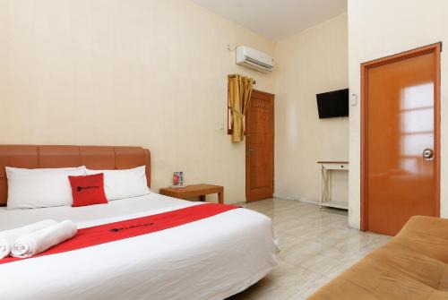 RedDoorz near Cipinang Indah Mall in Jakarta