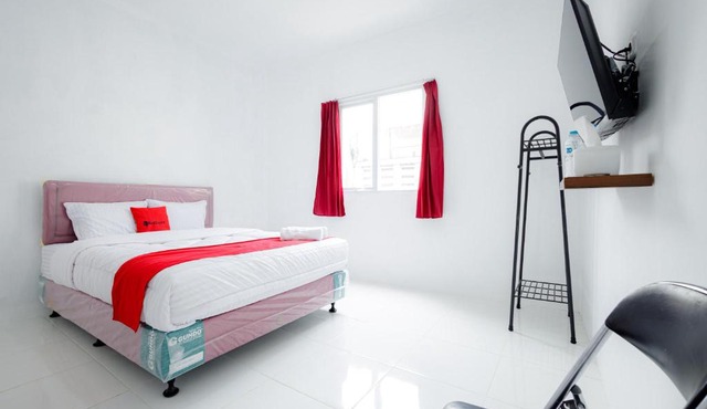RedDoorz near Jalan Cikini in Jakarta