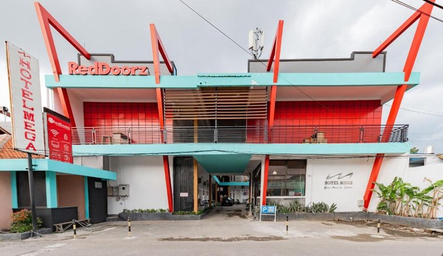 RedDoorz near Kejaksan Station Cirebon in Cirebon