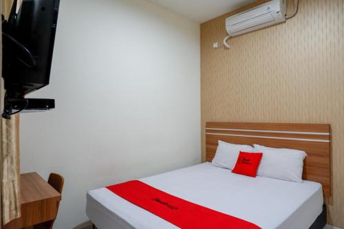 RedDoorz near Living Plaza Purwokerto in Purwokerto