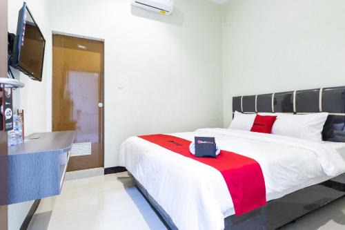 RedDoorz near Medan Amplas in Delitua