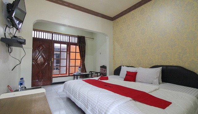 RedDoorz near Sarangan Lake in Plaosan