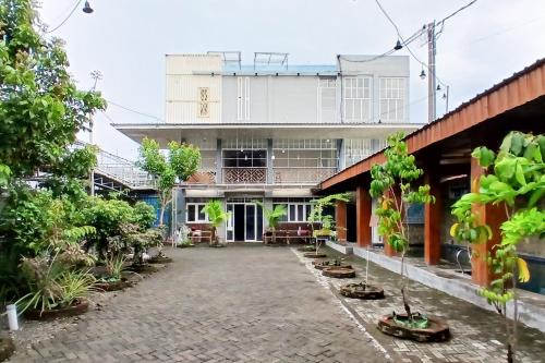 RedDoorz Near Stasiun Nganjuk in Nganjuk