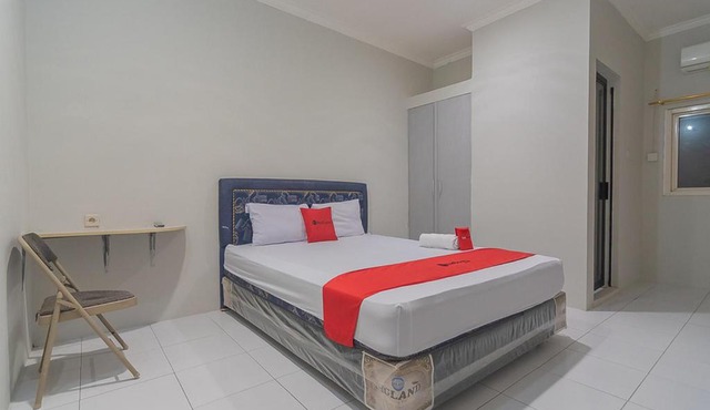 RedDoorz Plus at Bukit Cinta Street Balikpapan in Klandasan Kecil