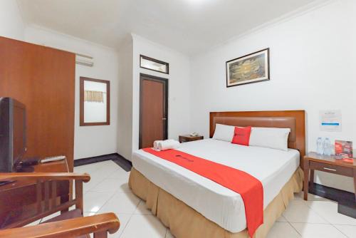 RedDoorz Plus at Buah Batu in Bandung