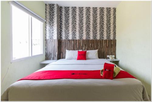 RedDoorz Plus at Hertasning Area Makassar in Makassar