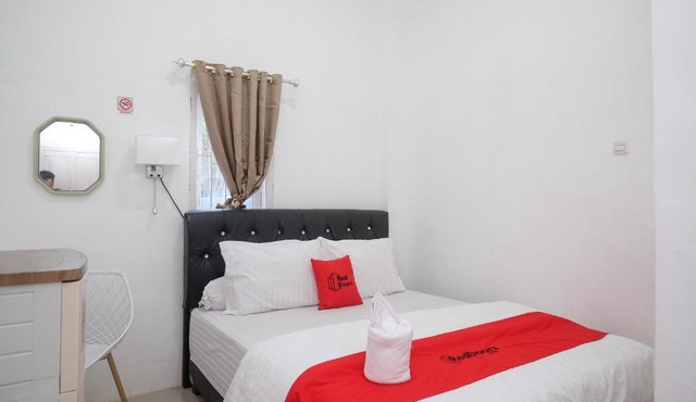 RedDoorz Plus At Lovina Inn Tonrangeng River Side in Parepare