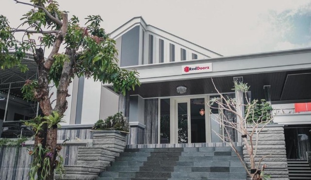 RedDoorz Plus @ Jalan Dr. Cipto Mangunkusumo Lampung in Lampung