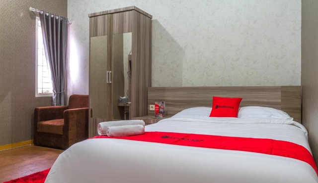 RedDoorz Plus near IPDN in Sumedang