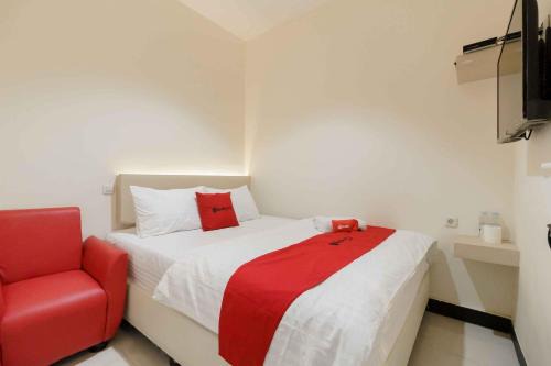 RedDoorz Plus near Millenium ICT Centre Medan 2 in Pulauberayan