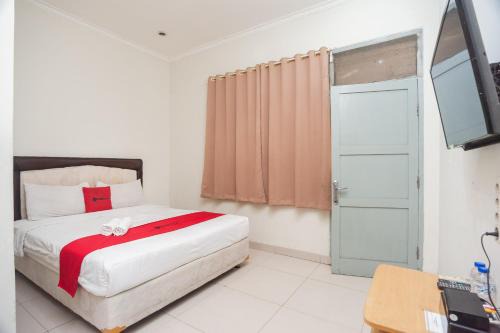 RedDoorz Plus near RS PMI Bogor in Bogor