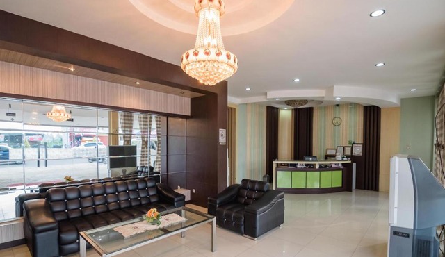 RedDoorz Plus near Simpang Rimbo Jambi in Kinati