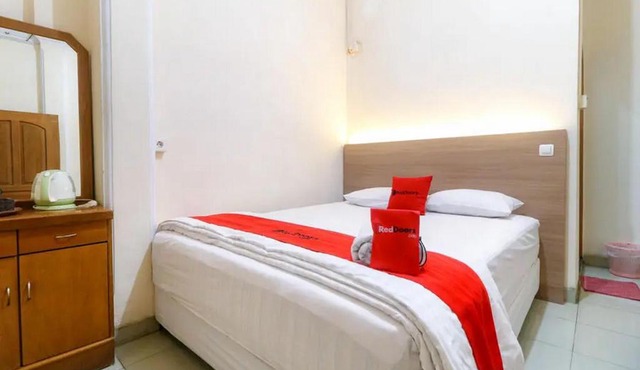 RedDoorz Plus near WTC Batanghari Mall in Tanjungjohor