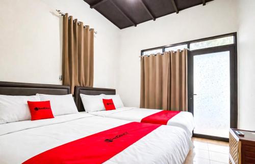 RedDoorz Resort at Hajeka Pangalengan Bandung in Palayangan