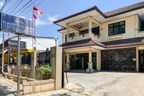 RedDoorz Syariah at Flamboyan Indah Kuningan in Sangkanurip