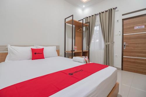 RedDoorz Syariah @ Boemi Guesthouse Tasikmalaya in Tasikmalaya