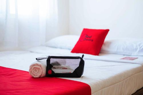 RedDoorz Syariah @ Jatiwangi Guest House 2 Cafe & Resto in Jatiwangi