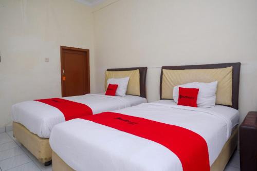 RedDoorz Syariah near Alun Alun Wonosari in Yogyakarta