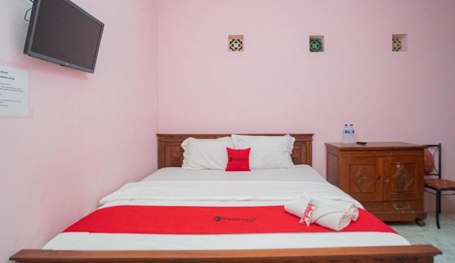 RedDoorz Syariah near Batu Night Spectacular 3 in Batu
