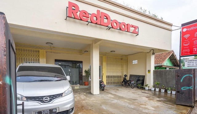 RedDoorz Syariah near Exit Toll Ciawi in Bogor
