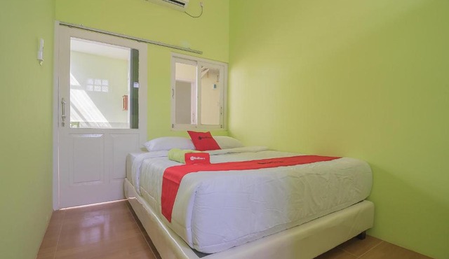 RedDoorz Syariah near Museum Wisma Karya Subang in Subang