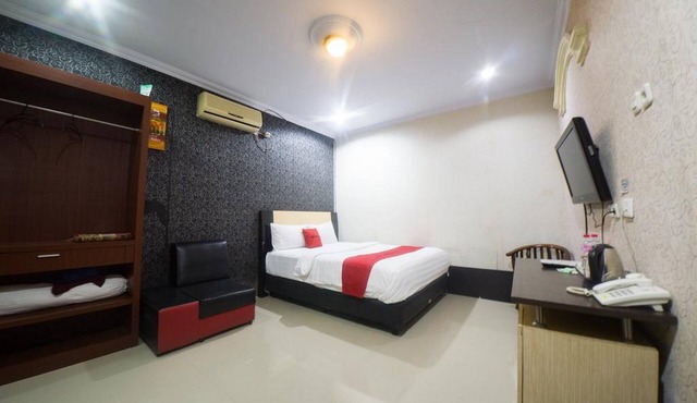 RedDoorz Syariah near RSUD Ainun Habibie Gorontalo in Limboto