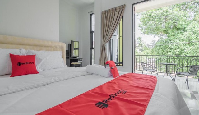 RedDoorz Syariah near Sultan Thaha Airport Jambi in Jambi