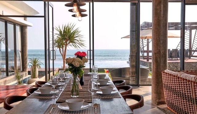 Rejuvenate, absolute beachfront retreat ! in east selemadeg