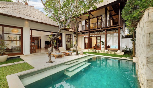 Relaxing Retreat 3BR Pool Villa Steps to Beach in Jimbaran