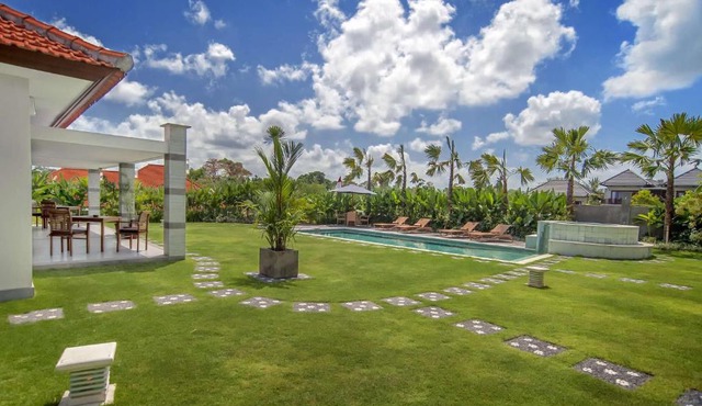 Rent a Luxury Villa in Bali Close to the Beach, Bali Villa 2054 in Canggu