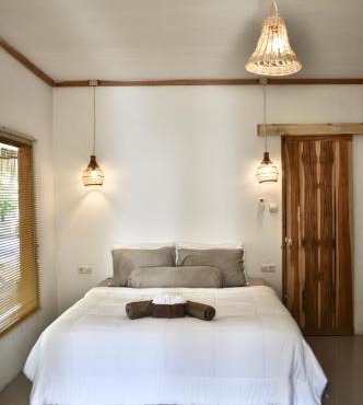 Ripbowl Guest House in Selong Belanak