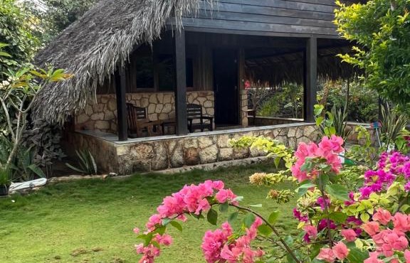 Rote Surf Resort - Lualemba Bungalows in Nembrala