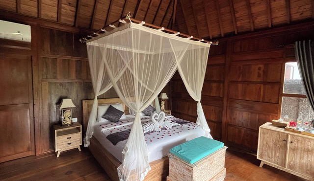 Royani Wooden Private Villa in Bali
