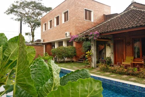 Rumah Bata Guest House in Licin